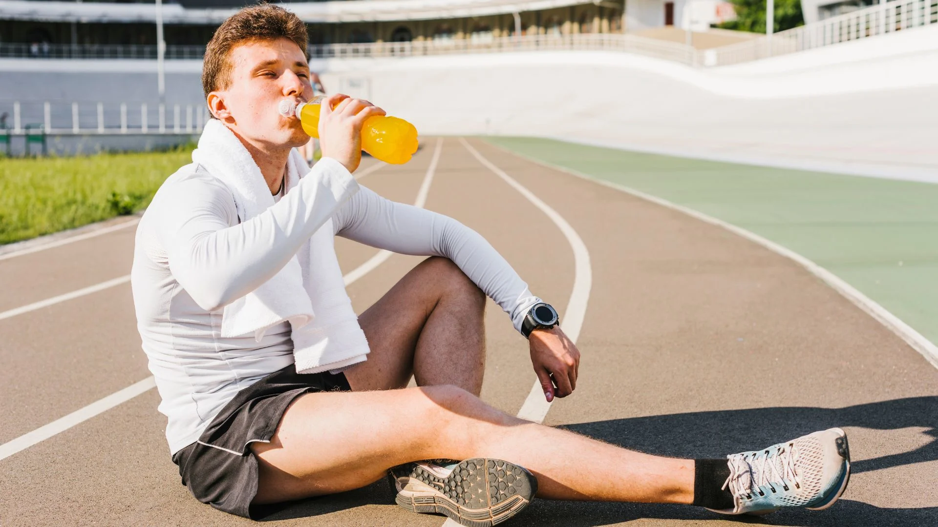 Runner refueling energy with an isotonic drink, for hydration and performance.
